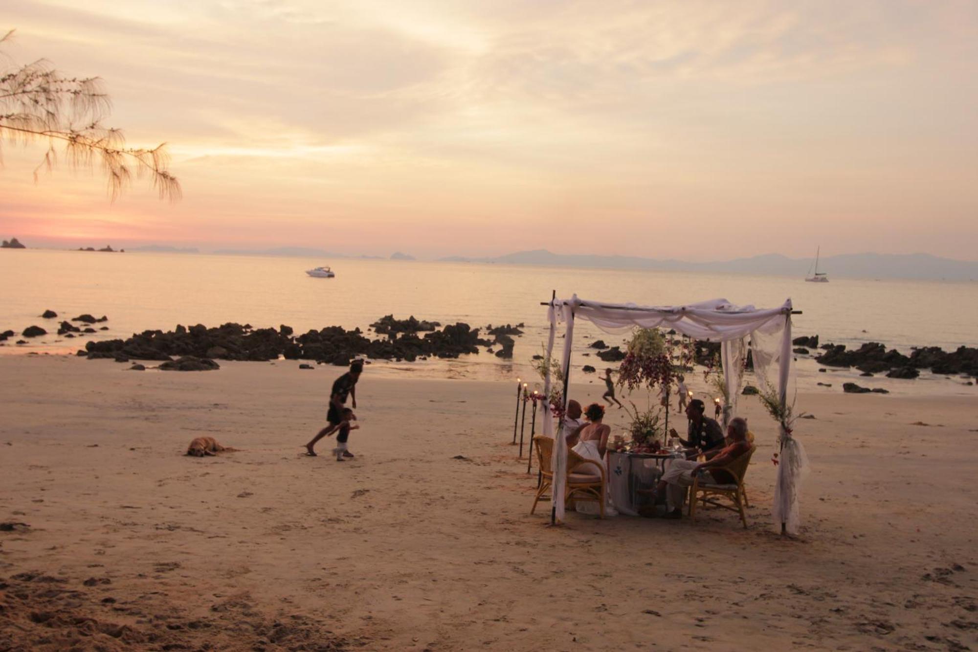Heaven Beach Resort & Art Koh Phayam Exterior foto