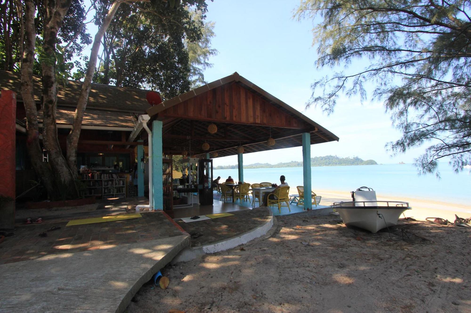 Heaven Beach Resort & Art Koh Phayam Exterior foto