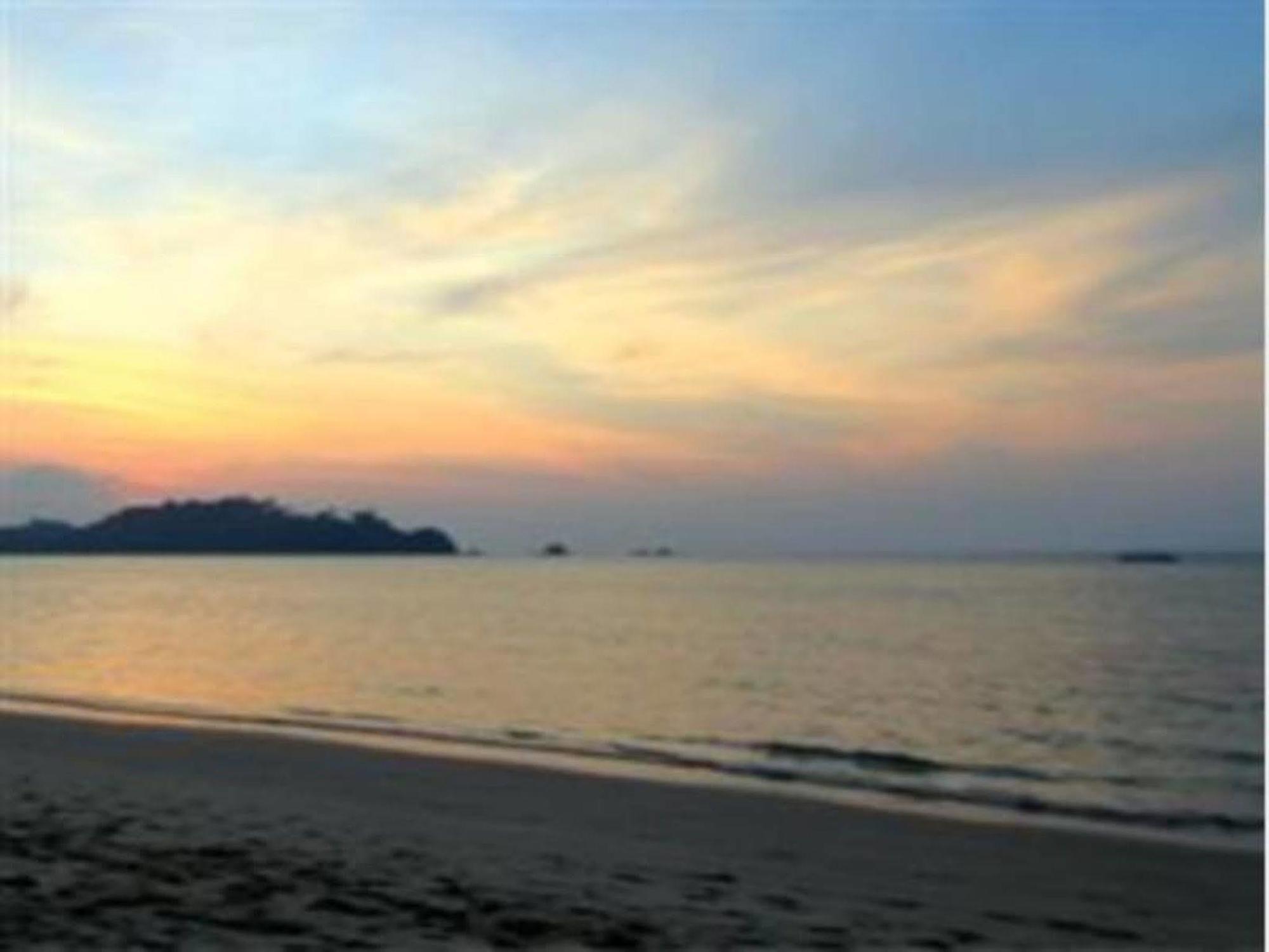 Heaven Beach Resort & Art Koh Phayam Exterior foto